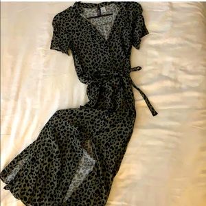 H&M animal 🦒 print midi dress